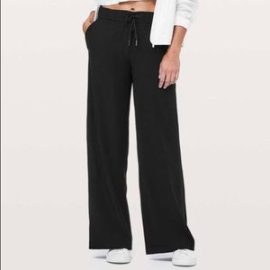 Navy lululemon on the fly pants